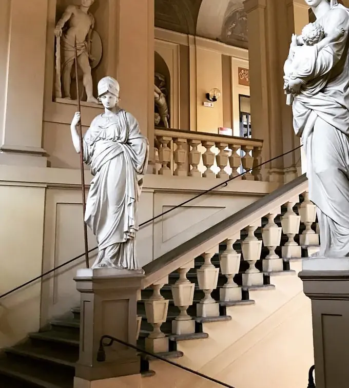 Lo scalone di Palazzo Hercolani a Bologna